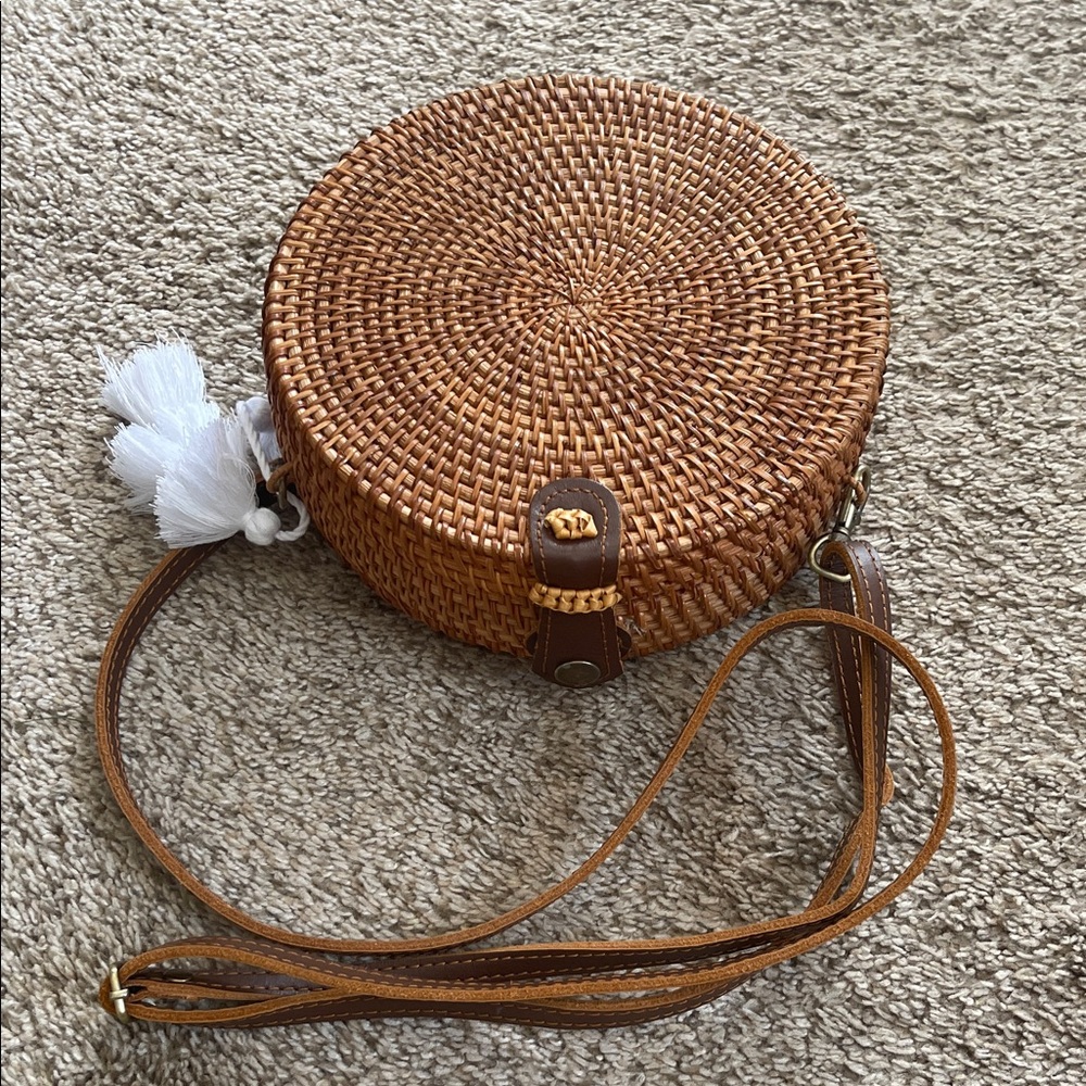 Round Rattan crossbody bag